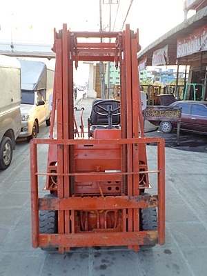 ขายรถยกโคมัสสึ 1 ตัน รุ่น12  เครื่องเบนซิน  กระบอกคู่  เสาสูง 3 เมตร   ยางตันใหม่ พวงมาลัยเพาเว่อร์  สีเดิมจากนอก นำเข้าจากญี่ปุ่น ใช้งานได้ทันที ราคา120000