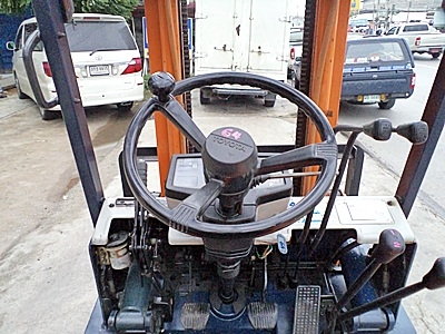 ขายรถยกโตโยต้า 1 ตัน รุ่น5 เครื่องเบนซิน   กระบอกคู่  เสาสูง 3 เมตร ยางตันใหม่ พวงมาลัยเพาเว่อร์  สีเดิมจากนอก นำเข้าจากญี่ปุ่น ใช้งานได้ทันที ราคา150000