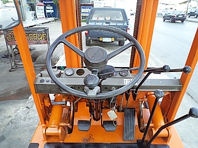 ขายรถยกโตโยต้า 1.5 ตัน รุ่น4 เครื่องเบนซิน   กระบอกคู่  เสาสูง 3 เมตร ยางตัน  พวงมาลัยเพาเว่อร์  สีเดิมจากนอก นำเข้าจากญี่ปุ่น ใช้งานได้ทันที ราคา140000