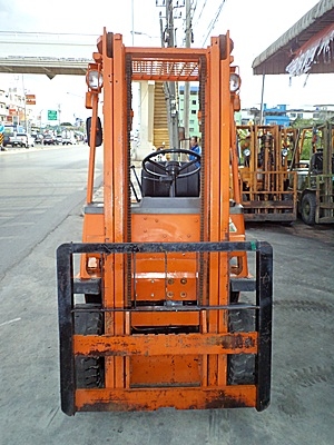 ขายรถยกโตโยต้า 1.5 ตัน รุ่น4 เครื่องเบนซิน   กระบอกคู่  เสาสูง 3 เมตร ยางตัน  พวงมาลัยเพาเว่อร์  สีเดิมจากนอก นำเข้าจากญี่ปุ่น ใช้งานได้ทันที ราคา140000