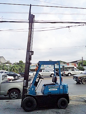 ขายรถยกมิตซูบิชิ 1.5 ตัน  เครื่องเบนซิน  (ใช้แก๊สอย่างเดียว) กระบอกคู่   เสาสูง 4 เมตร  พวงมาลัยเพาเว่อร์  สีเดิมจากนอก นำเข้าจากญี่ปุ่น ใช้งานได้ทันที ราคา150000