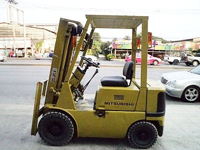 ขายรถยกมิตซูบิชิ1.5 ตัน  เครื่องเบนซิน  กระบอกคู่   เสาสูง 3 เมตร  ยางตันใหม่  พวงมาลัยเพาเว่อร์  สีเดิมจากนอก นำเข้าจากญี่ปุ่น ใช้งานได้ทันที ราคา150000