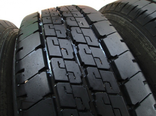 ขายยาง 215-70-15 ปี12 ดอกสวยๆ (1ชุด)