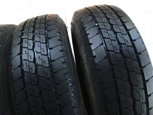 ขายยาง 215-70-15 ปี12 ดอกสวยๆ (1ชุด)