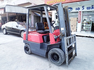 ขายรถยกนิสสัน 1.5 ตัน  เครื่องเบนซิน เกียร์ออโต้   กระบอกคู่  เสาสูง 3 เมตร  พวงมาลัยเพาเว่อร์  สีเดิมจากนอก นำเข้าจากญี่ปุ่น ใช้งานได้ทันที ราคา160000