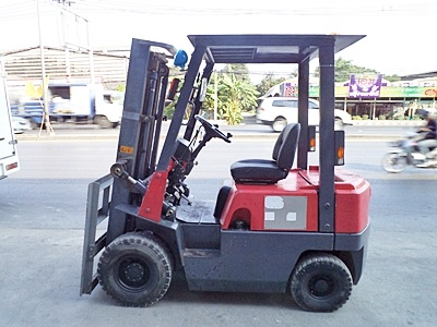 ขายรถยกนิสสัน 1.5 ตัน  เครื่องเบนซิน เกียร์ออโต้   กระบอกคู่  เสาสูง 3 เมตร  พวงมาลัยเพาเว่อร์  สีเดิมจากนอก นำเข้าจากญี่ปุ่น ใช้งานได้ทันที ราคา160000