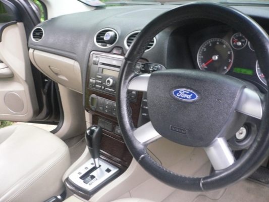 ขายรถ FORD FOCUS 1.8 GHIA ABS AIRBAG2 แอร์ดิจิตอล ตัว TOP ปี06 เกียร์ออโต้ 2ระบบ  แก๊สหัวฉีด LPG