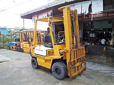 ขายรถยกโตโยต้า 1.5 ตัน  เครื่องเบนซิน   เสาสูง 5 เมตร  เสาต่ำ  ยางตันใหม่  พวงมาลัยเพาเว่อร์  สีเดิมจากนอก นำเข้าจากญี่ปุ่น ใช้งานได้ทันที ราคา160000