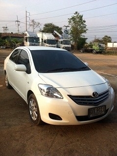 ขายรถเก๋งวีออส สีขาว ออโต้ J ปี 2010
