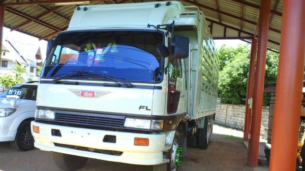 สิบล้อ HINO FL 3H รถปี37 รุ่นกระจกไฟฟ้า ยางเรเดียล มีแอร์ กระบะเหล็กยาว 6.25 เมตร รถสวย ใช้งานดี.