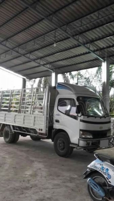 รถบรรทุก 6 ล้อ  HINO  130 แรงม้า