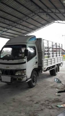 รถบรรทุก 6 ล้อ  HINO  130 แรงม้า