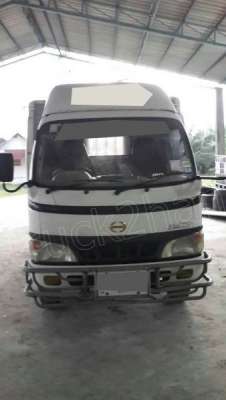 รถบรรทุก 6 ล้อ  HINO  130 แรงม้า