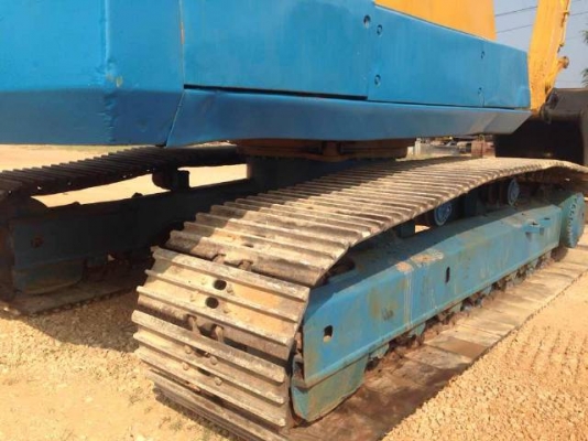 ขายรถแบคโฮ KOMATSU PC200-3 คอลโทรลสั้น ตัวเดินใหญ่ แทร็คใหญ่ รถนอกนำเข้าสภาพสวย มีVDOการทำงานครับ