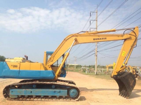 ขายรถแบคโฮ KOMATSU PC200-3 คอลโทรลสั้น ตัวเดินใหญ่ แทร็คใหญ่ รถนอกนำเข้าสภาพสวย มีVDOการทำงานครับ