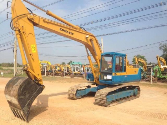 ขายรถแบคโฮ KOMATSU PC200-3 คอลโทรลสั้น ตัวเดินใหญ่ แทร็คใหญ่ รถนอกนำเข้าสภาพสวย มีVDOการทำงานครับ