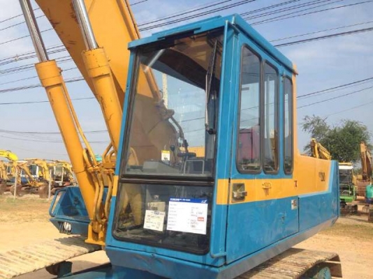 ขายรถแบคโฮ KOMATSU PC200-3 คอลโทรลสั้น ตัวเดินใหญ่ แทร็คใหญ่ รถนอกนำเข้าสภาพสวย มีVDOการทำงานครับ