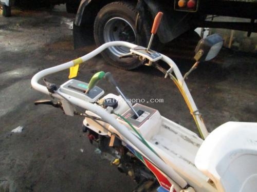 รถเกี่ยวข้าวเดินตาม!!!   ISEKI     R002   รหัสสินค้า : 14001685   หรือเพิ่มเติมไดที่ www.nihonmono.com