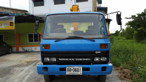 NISSAN 6 ล้อ 185 แรง พร้อมเครน 4 ตัน