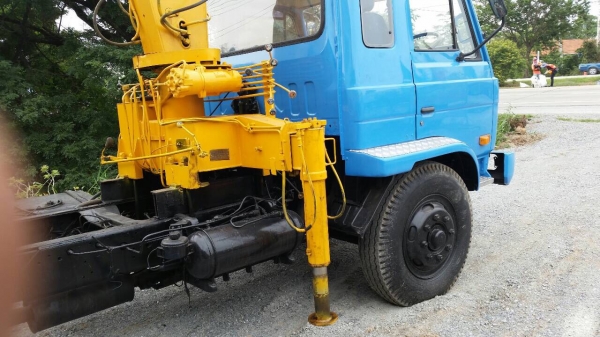 NISSAN 6 ล้อ 185 แรง พร้อมเครน 4 ตัน