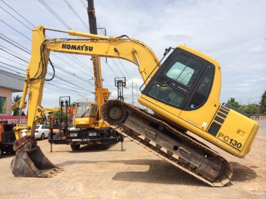 ขายรถแบคโฮ KOMATSU PC130-6 ระบบไฟฟ้าเต็ม ปี 2002 ใบแทร็ค 70 สภาพสวยมาก รถนอกนำเข้า มีVDOการทำงานครับ