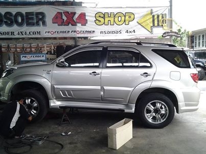 รับแก้ปัญหาช่วงล่าง Toyota Fortuner by Shock Profender