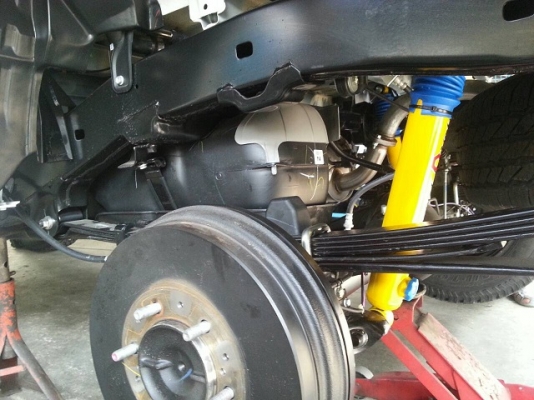 รับแก้ปัญหาช่วงล่าง Toyota Fortuner by Shock Profender