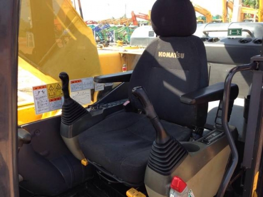 ขายรถแบคโฮ KOMATSU PC200-8 รถปี 2009 ทำงาน 5พันกว่าชั่วโมง มีกล้องหลัง สภาพสวย นำเข้าจากญี่ปุ่น มีVDOครับ ขายรถแบคโฮ KOMATSU PC200-8 รถปี 2009 ทำงาน 5พันกว่าชั่วโมง มีกล้องหลัง สภาพสวย นำเข้าจากญี่ปุ่น มีVDOครับ