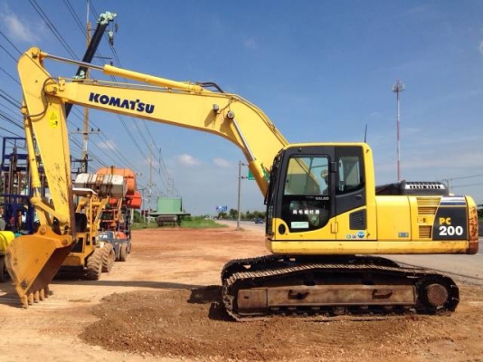 ขายรถแบคโฮ KOMATSU PC200-8 รถปี 2009 ทำงาน 5พันกว่าชั่วโมง มีกล้องหลัง สภาพสวย นำเข้าจากญี่ปุ่น มีVDOครับ