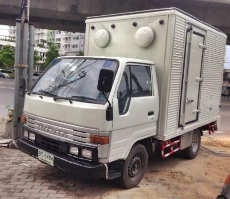 ขายถูกๆเพราะจะเลิกกิจการรถบรรทุก 4 ล้อ toyota dyna