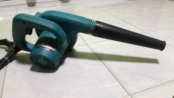 เครื่องเป่าลม ยี่ห้อ MAKITA UB1100 ขนาด 600 วัตต์ พร้อมใช้งานครับ