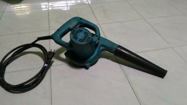เครื่องเป่าลม ยี่ห้อ MAKITA UB1100 ขนาด 600 วัตต์ พร้อมใช้งานครับ