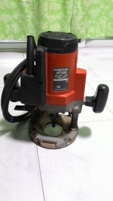 เครื่องเราเตอร์ (เซาะร่อง) ยี่ห้อ maktec mt360 พร้อมนำไปใช้งานครับ