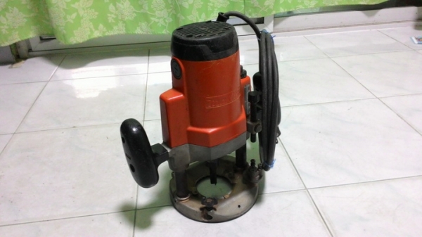 เครื่องเราเตอร์ (เซาะร่อง) ยี่ห้อ maktec mt360 พร้อมนำไปใช้งานครับ