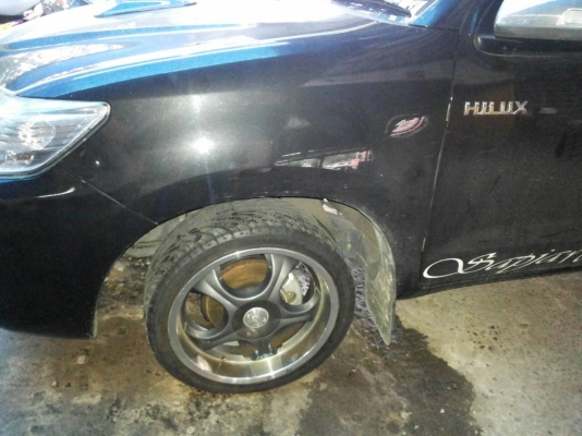 ขายด่วน ล้อแม็กนอก Japan ขอบ 18 พร้อมยาง ราคา 15000 บาท สนใจโทร 089-8859869 เดช