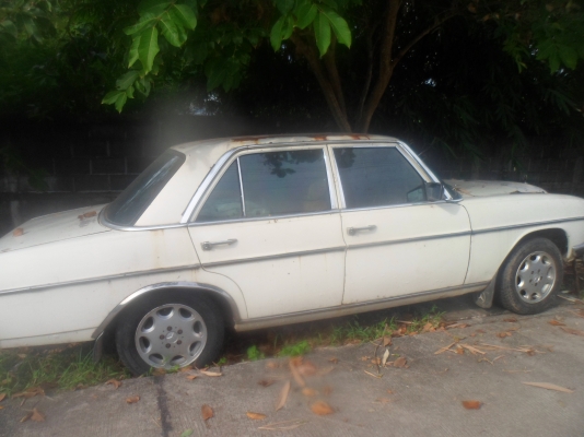 รถเบนซ์240D รถเบนซ์240D