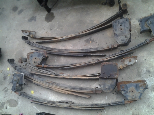 ขายแหนบ6ล้อเล้กนิสสันATLAS100 มีสองชุดๆล่ะ3500 บาทครับ เก่านอกอีซูซุ 1 ชุดครับ