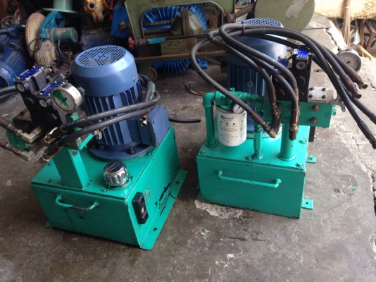 ขายปั้มน้ำมันไฮโดรลิค ขนาดมอเตอร์ 3 HP. 380 V พร้อมซาลีนอยวาล์ว 2 ตัว สภาพสวยมาก อุปกรณ์ครบ พร้อมใช้งาน มี 2 ตัวครับ(เหลือ 1 ตัวครับ) ขายปั้มน้ำมันไฮโดรลิค ขนาดมอเตอร์ 3 HP. 380 V พร้อมซาลีนอยวาล์ว 2 ตัว สภาพสวยมาก อุปกรณ์ครบ พร้อมใช้งาน มี 2 ตัวครับ(เหลือ 1 ตัวครับ)