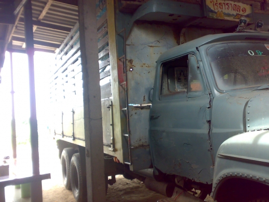 สิบล้อ หน้ายาวอีซูซุ เครื่องนิสสัน PD 185 แรงม้า 2เพลา ดั้ม