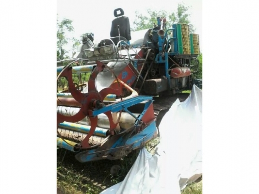 ขายรถเกี่ยวข้าวรองกระสอบ ขายตามสภาพ เครื่องดี สนใจโทร 090-8588220คุณนะ ID:narong498 หรือ www.truck.in.th/498