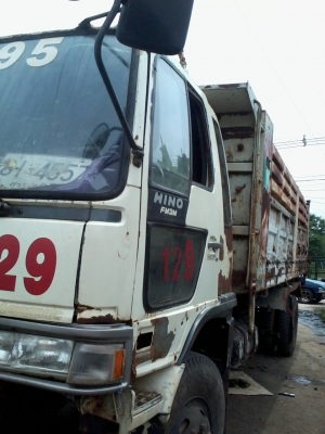 สิบล้อ3 m สภาพพร้อมใช่เคร่ือง240 กระจกไฟฟ้า คัสซี่สวย