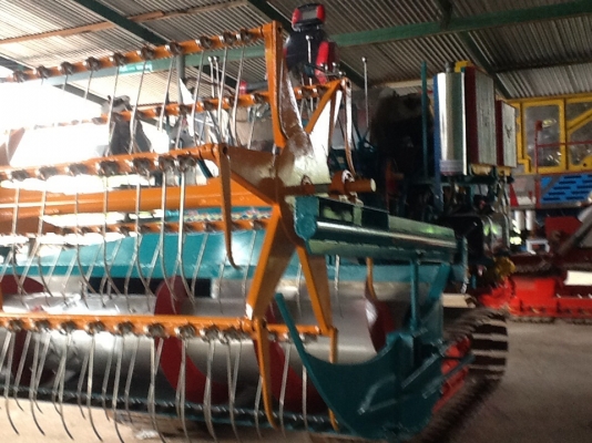 ซื้อขายแลกเปลี่ยนรถเกี่ยวข้าวมือสองและซ่อมช่วงล่าง ใหม่และเก่า สนใจติดต่อ ปรีชา การช่าง(ช่างอุ) โทร 0860025364