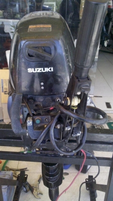 เครื่อง ซูซูกิ 15แรงม้า 4จังหวะ หางยาว 22นิ้ว 45000 บาท