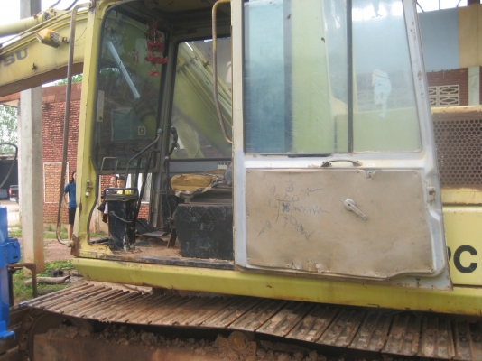 KOMATSU PC 100 รุ่น 3 ราคา 420,000 บาท KOMATSU PC 100 รุ่น 3 ราคา 420,000 บาท