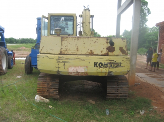 KOMATSU PC 100 รุ่น 3 ราคา 420,000 บาท KOMATSU PC 100 รุ่น 3 ราคา 420,000 บาท