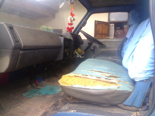 หกล้อ อีซูซุ NPR115เกียร์สั้นๆ รถไทบ้านพร้อมขาย ทะเบียนพร้อมโอน