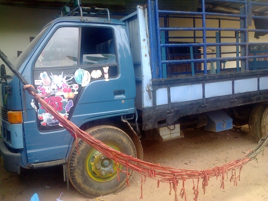 หกล้อ อีซูซุ NPR115เกียร์สั้นๆ รถไทบ้านพร้อมขาย ทะเบียนพร้อมโอน