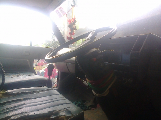 หกล้อ อีซูซุ NPR115เกียร์สั้นๆ รถไทบ้านพร้อมขาย ทะเบียนพร้อมโอน