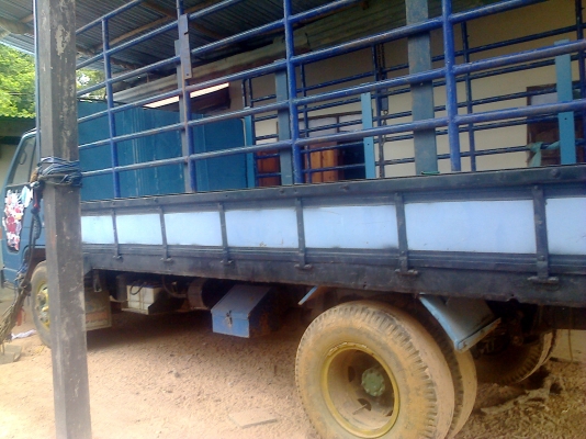 หกล้อ อีซูซุ NPR115เกียร์สั้นๆ รถไทบ้านพร้อมขาย ทะเบียนพร้อมโอน