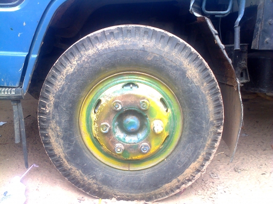 หกล้อ อีซูซุ NPR115เกียร์สั้นๆ รถไทบ้านพร้อมขาย ทะเบียนพร้อมโอน